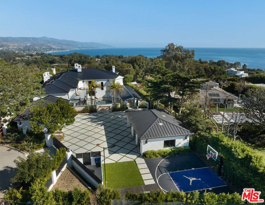 7052   Dume Dr 6BR Malibu La