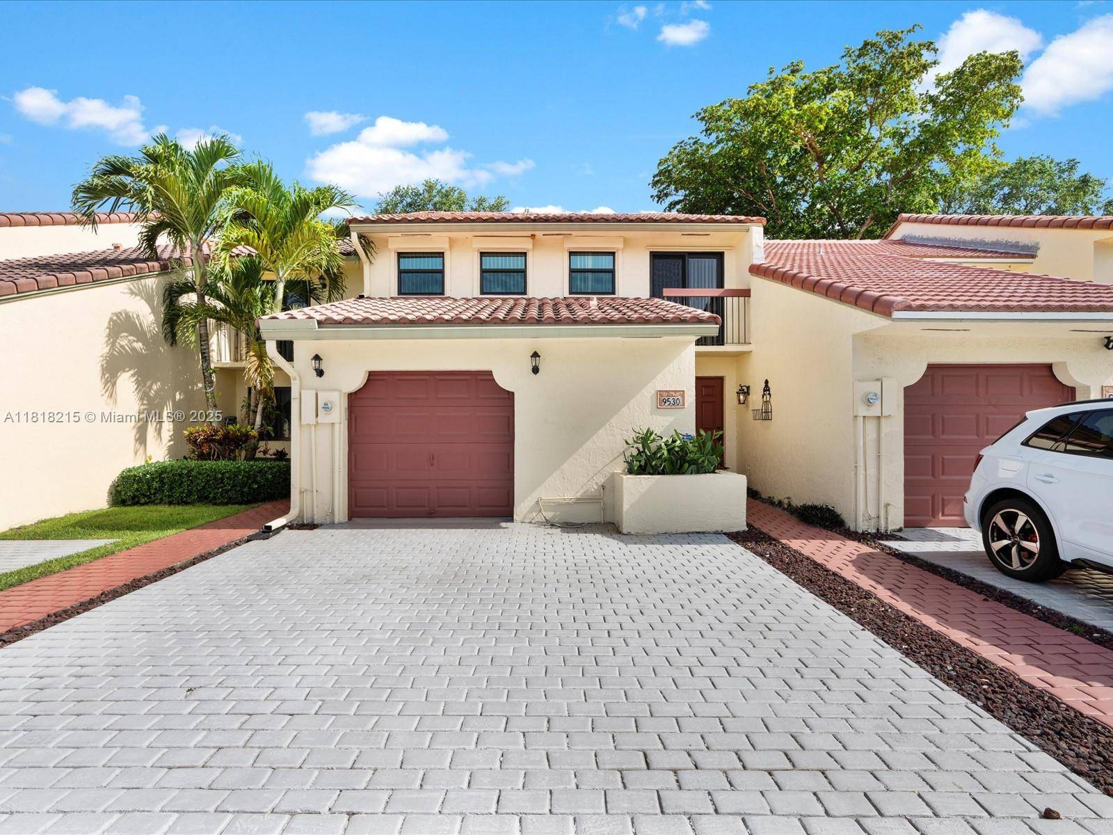 Welcome to luxury living at Alhambra Circle located within the Pine Island Ridge Community.