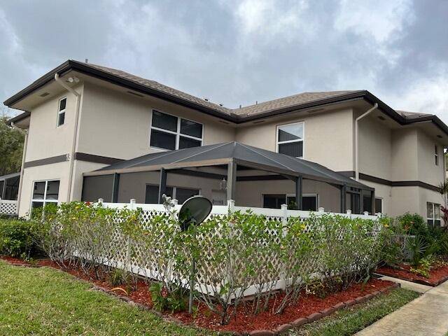 Spacious town home in Stamford of Royal Palm Beach !