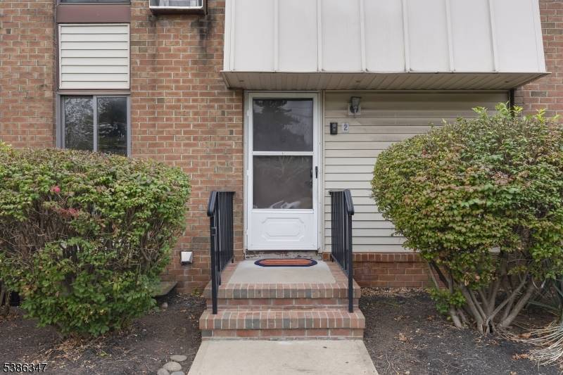 Welcome to this beautifully updated 2 bed, 1.