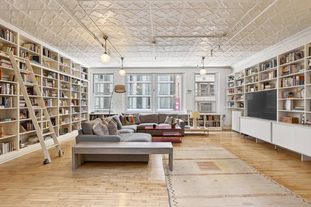 ICONIC FULL FLOOR CHELSEA LOFT WITH DAZZLING SKYLIGHT amp ; DEDICATED HOME OFFICE Experience an authentic loft lifestyle in the heart of Manhattan in this expansive full floor co op ...