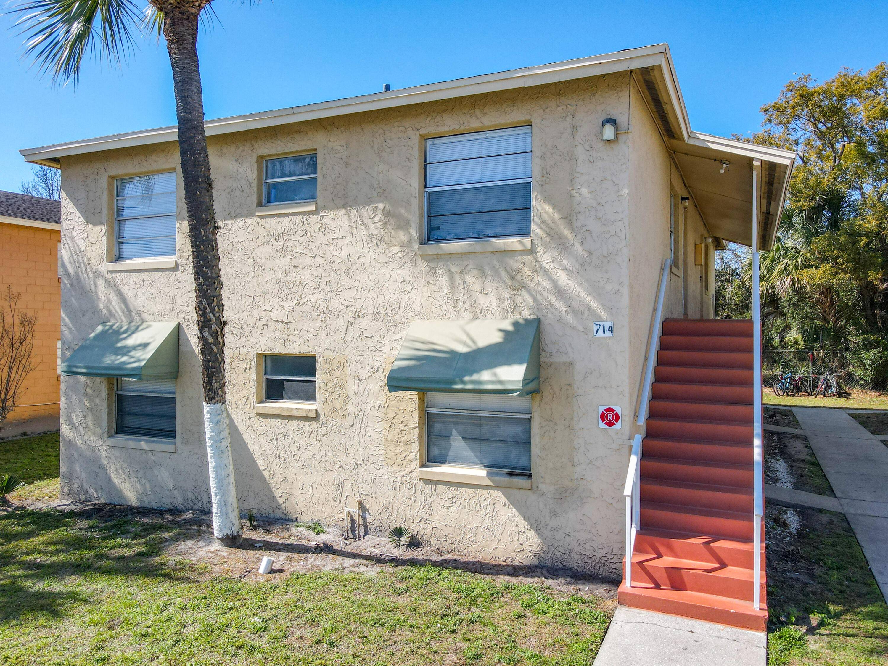 Investment Opportunity ! Discover this unique portfolio of 8 rental units located in the sought after Michigan Court community in Saint Cloud, Florida.