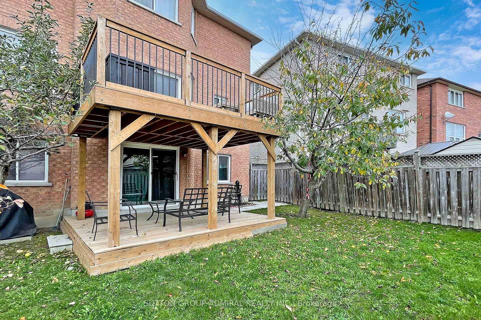 NEWLY RENOVATED BRIGHT SPACIOUS 1200 SF WALK OUT BASEMENT APARTMENT FEATURING A FULL SIZE KITCHEN, PRIVATE LAUNDRY AND A DECK.