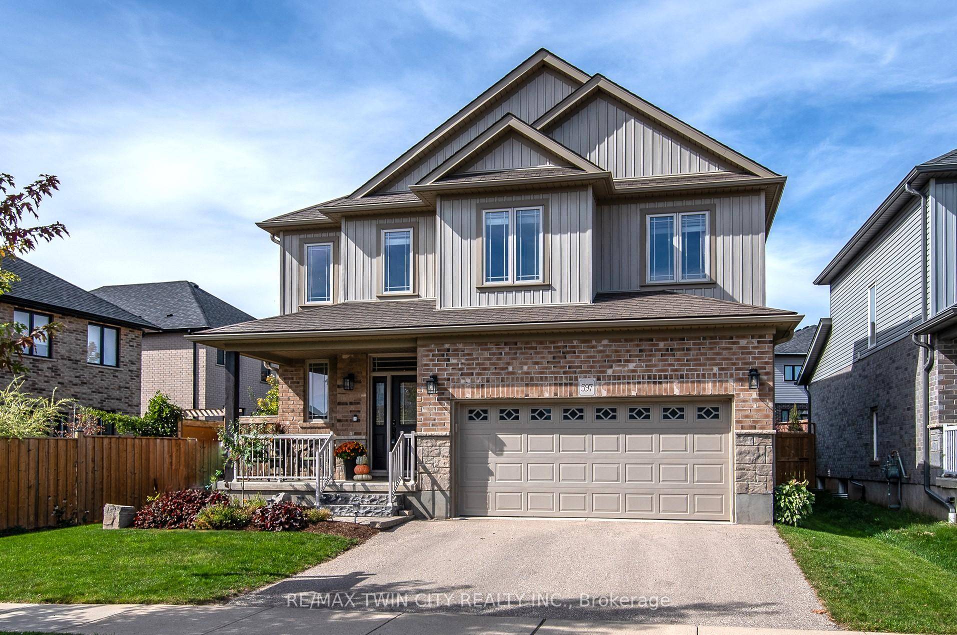Welcome to the family friendly Vista Hills community in Waterloo !