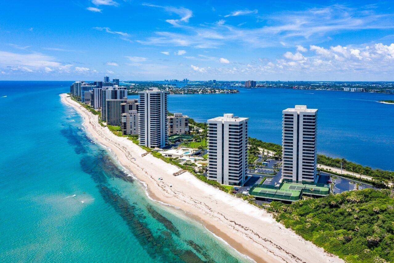 Beautiful 2 BR, 2 BA condo offers an idyllic blend of comfort coastal charm.
