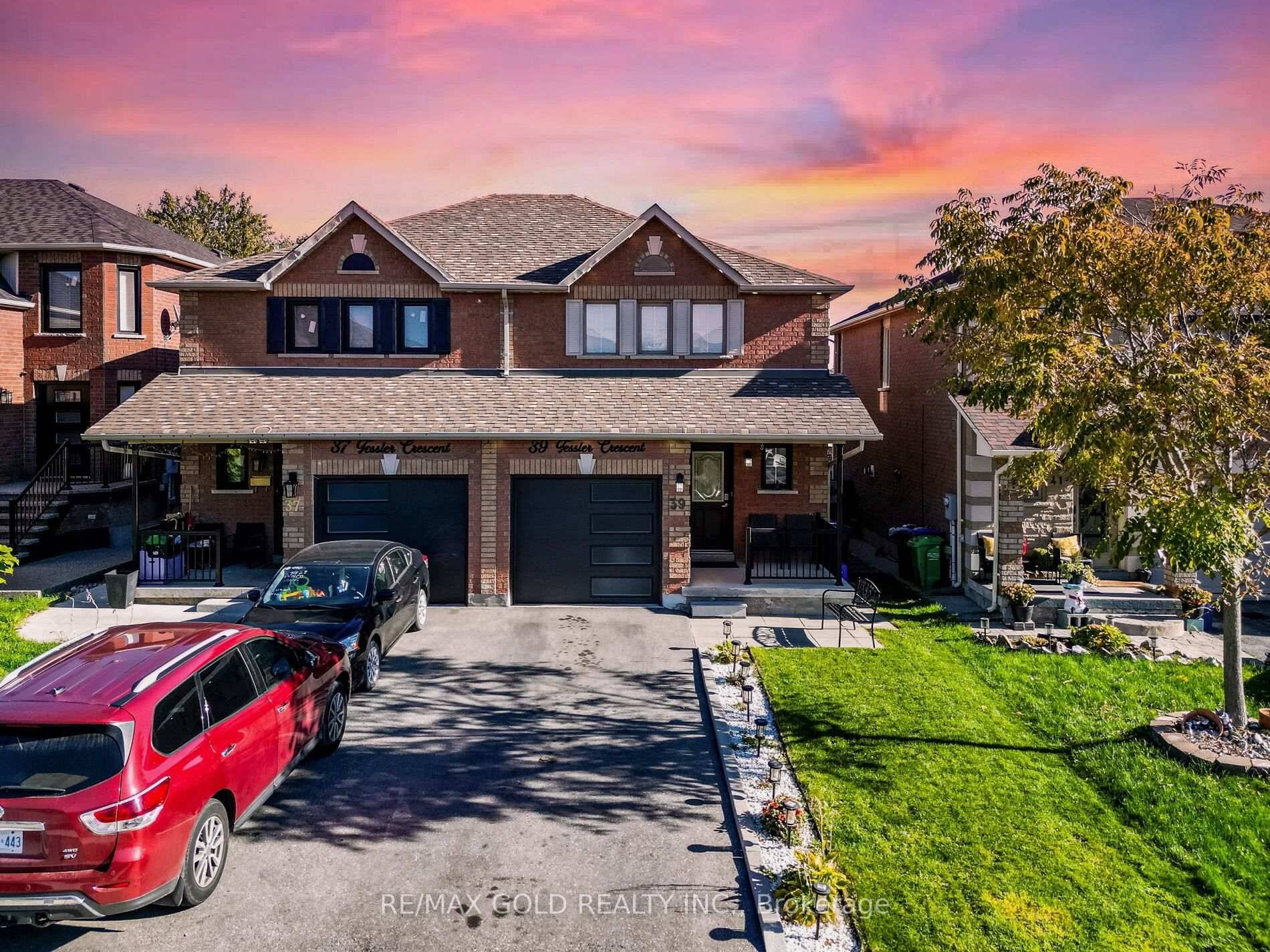 Wow ! This Is An Absolute Showstopper And A Must See !