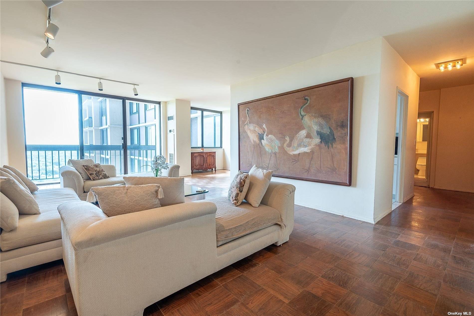 Welcome to North Shore Towers and Country Club Living !
