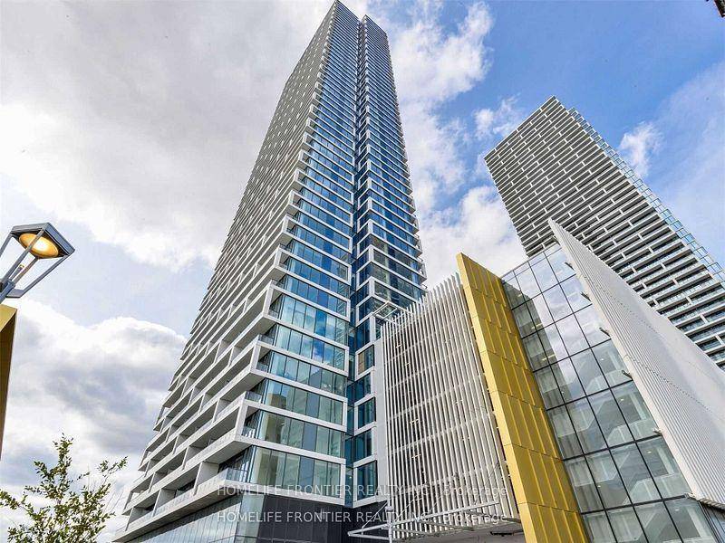 Very Bright amp ; Spacious 2 Bdr Den, 2 wshr.