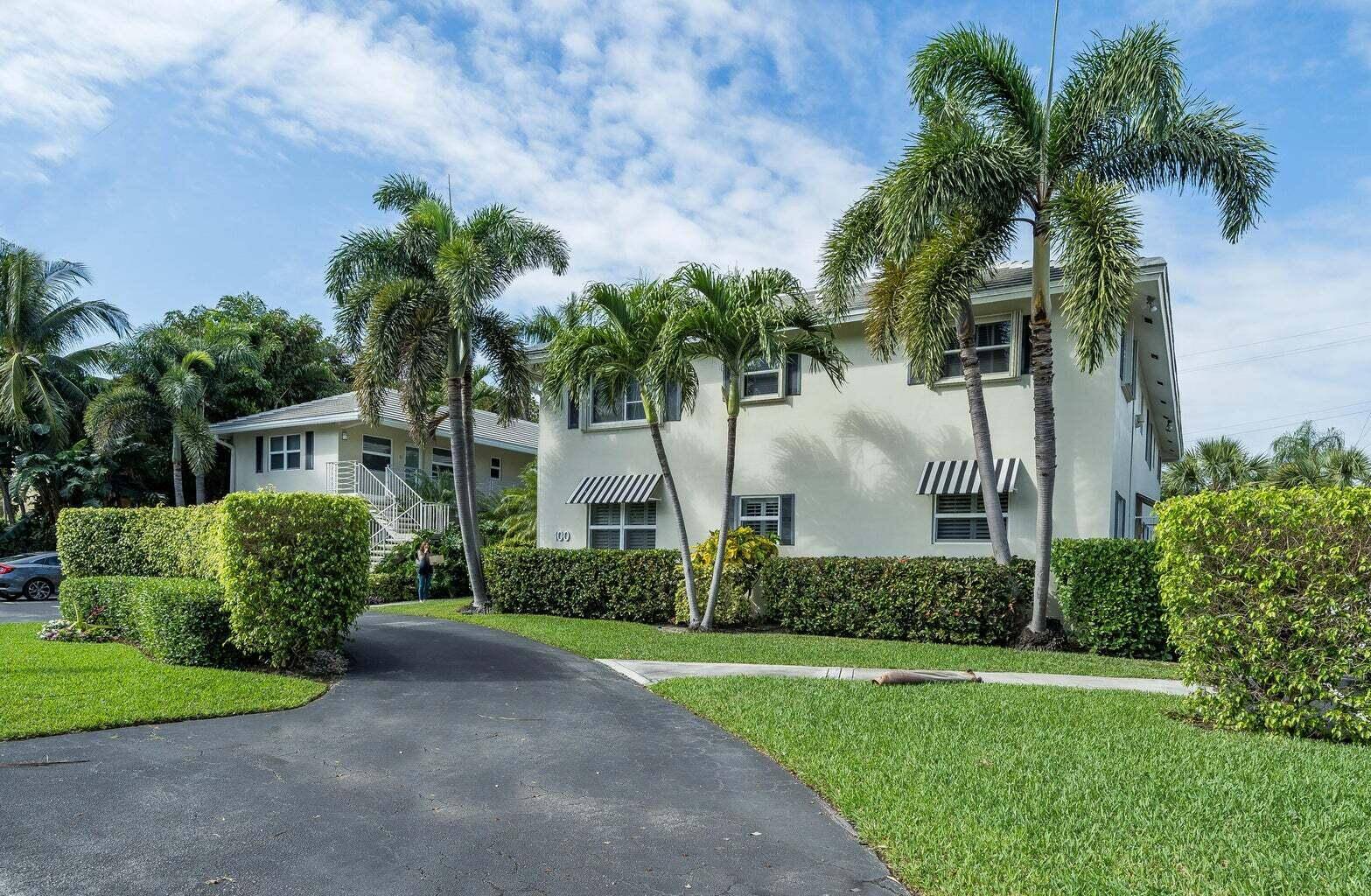 PRIME EAST DELRAY BEACH IMMACULATE TOTALLY RENOVATED 1ST FLOOR CORNER CONDO, FULLY FURNISHED TURNKEY !