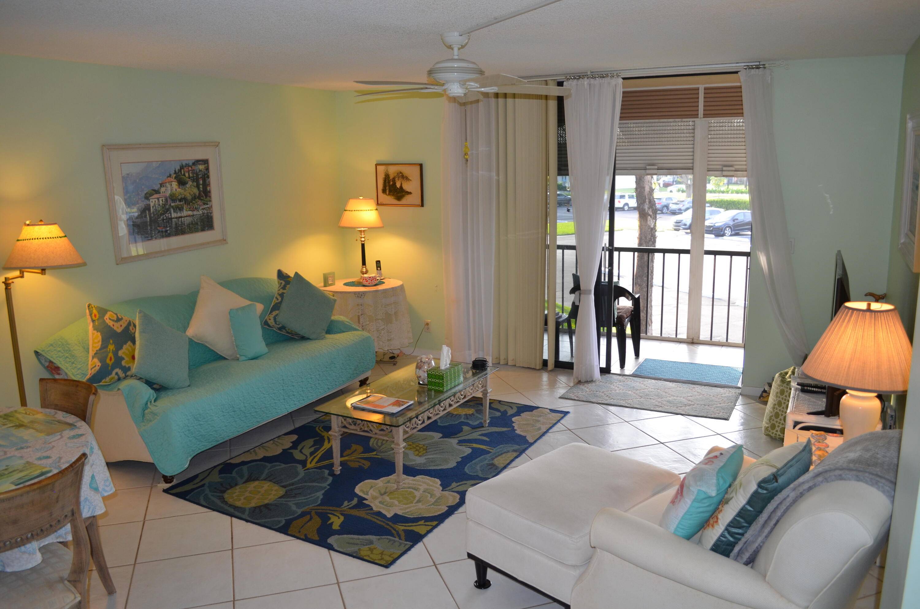 Meticulously maintained 2nd floor 2 2 in ALL AGES building in wonderful Las Verdes.