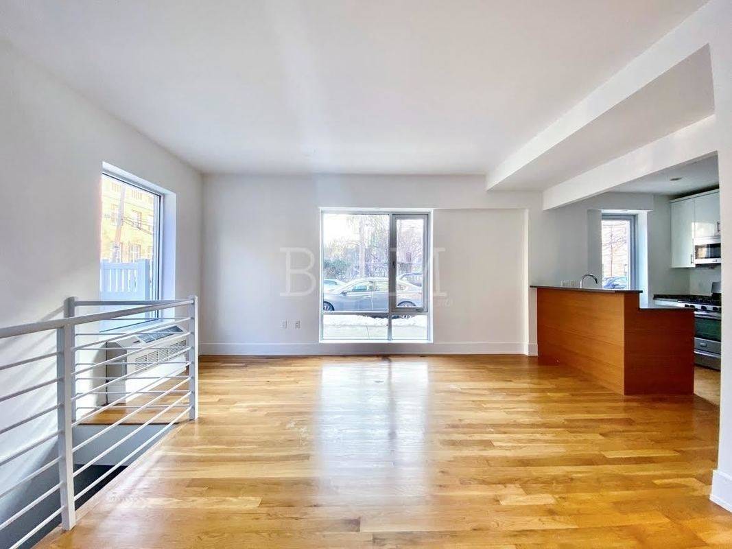OUR THOUGHTS This 1Bed duplex unit is truly a great find if you are searching for a new condo style rental in Williamsburg with a detached mini patio.
