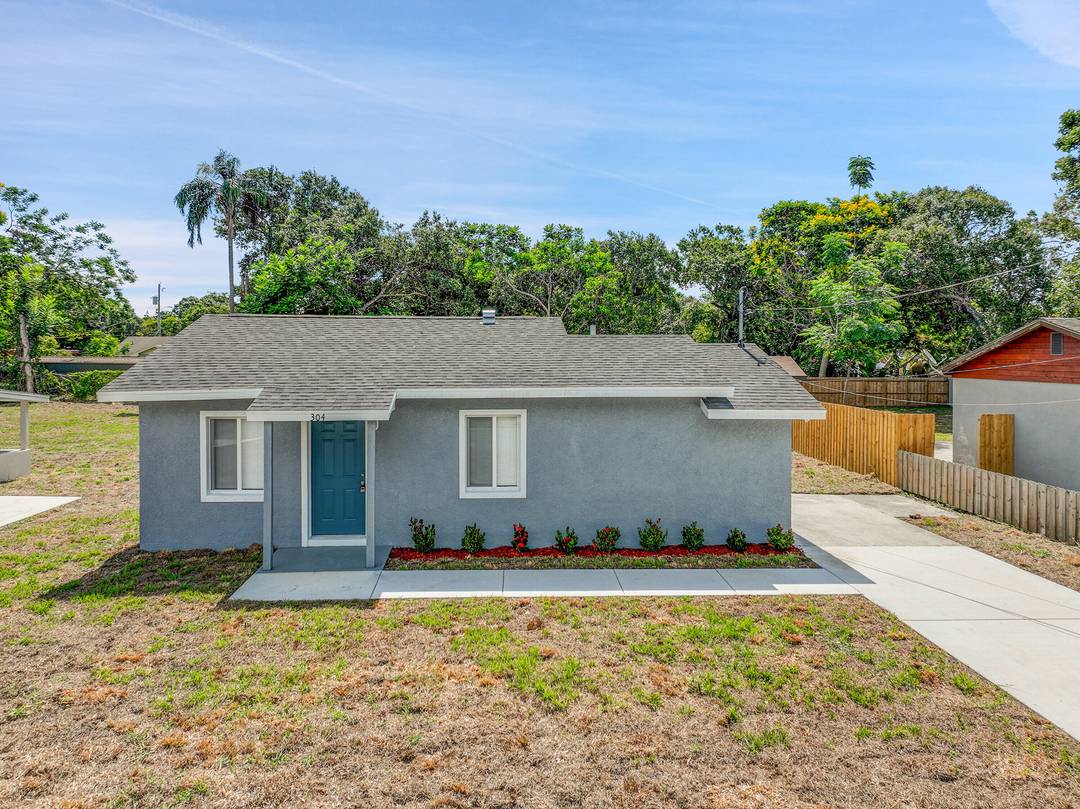 Completely Renovated Move In Ready Investor Opportunity Welcome to 304 N 28th St a beautifully remodeled 3 bedroom, 1 bathroom home nestled on a spacious lot in the heart of ...