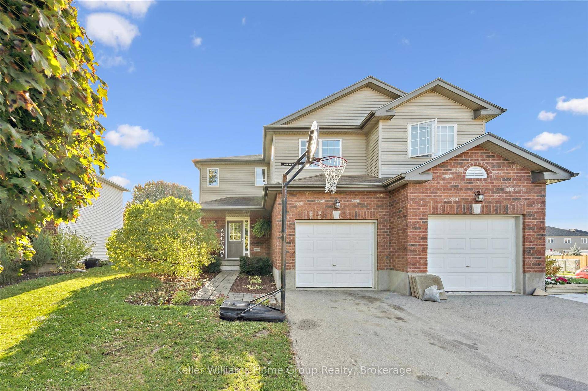 So much space ! ! ! ! Let's start with the extra wide fenced lot that greets you as you make youway up the paved drive over the covered porch ...