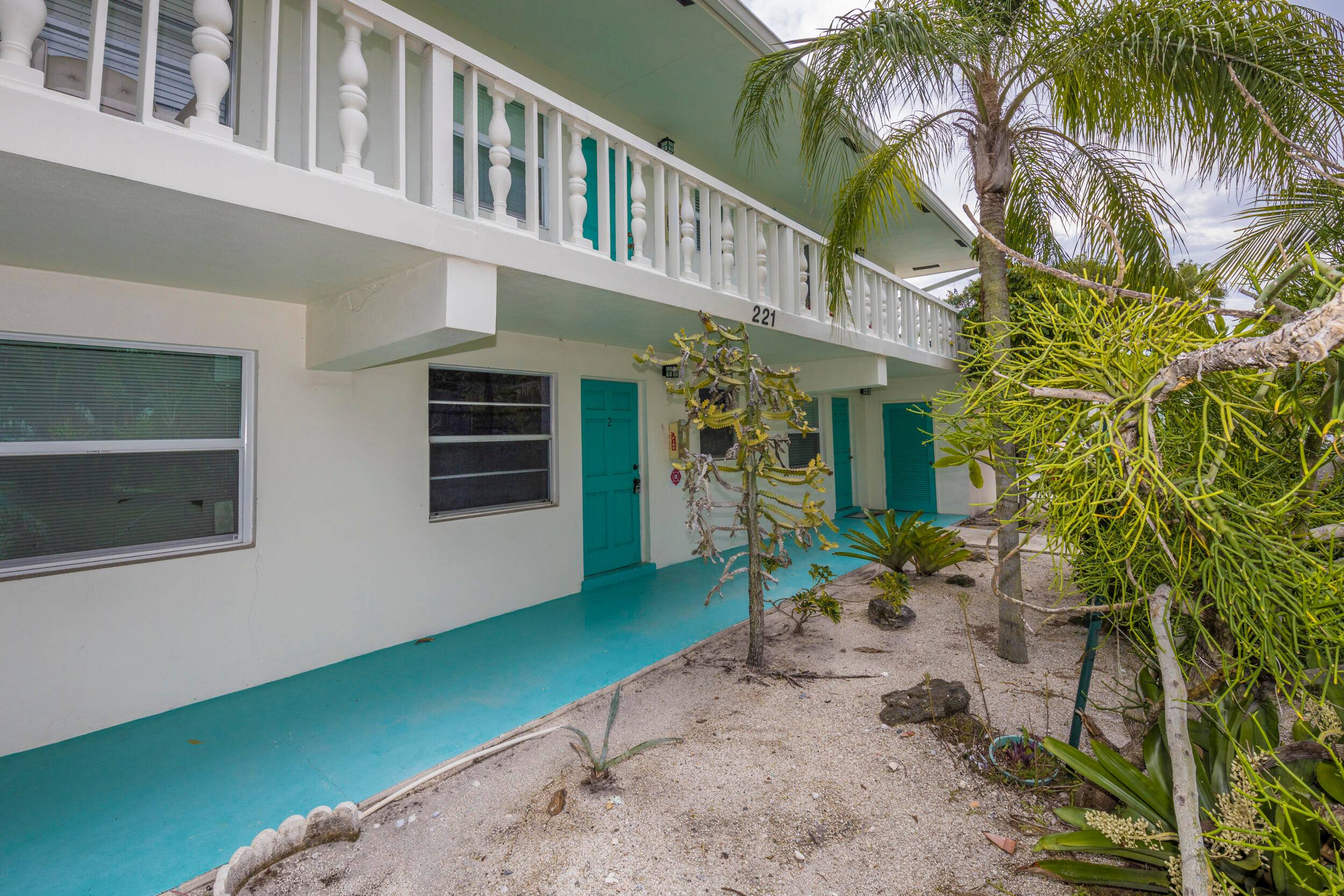 Big bright Fresh ground floor 1 bedroom separate dining room, Central A C, relax on beautiful property, Great east location, walk to Ocean Ave bike to beach, Pets Yes, Rent ...