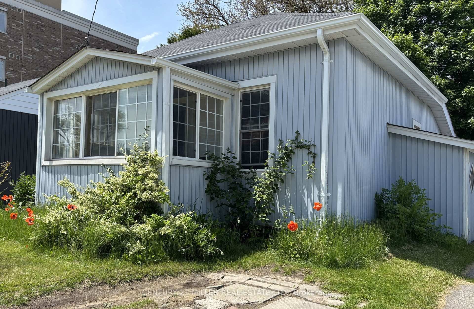 Detached Bungalow in desirable Kerr Village.