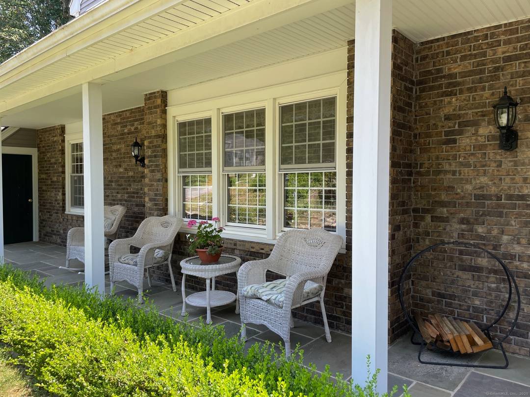 Custom Built Waterfront Home in Coveted Lake Louise Neighborhood Welcome to this stunning custom built home located in the highly desirable Lake Louise community, offering beautiful water views and 1 ...