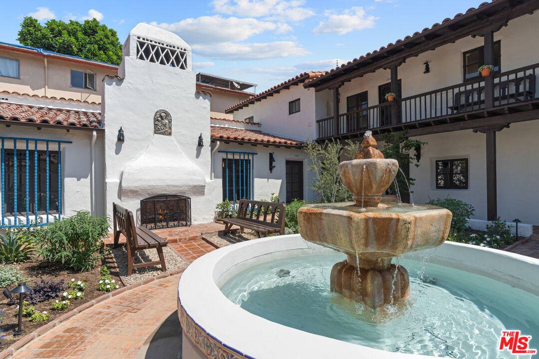 1300  N Harper Ave 1BR Hollywood Hills East La