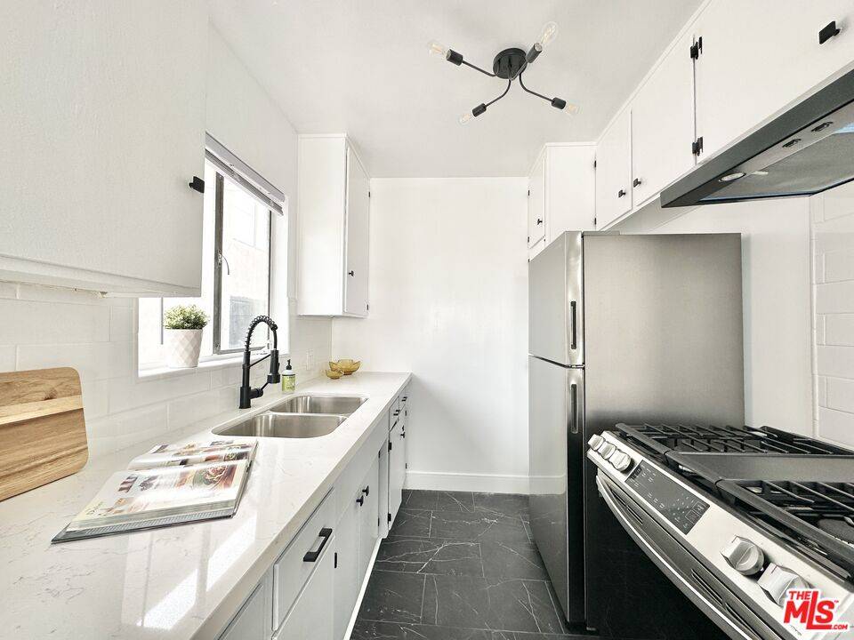 8520  Sherwood Dr Beverly Hills Flats LA