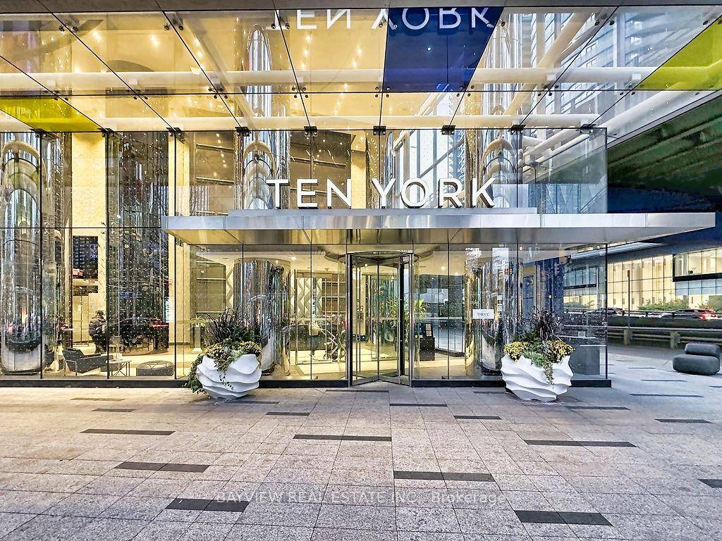 Million Dollar Lake amp ; City Views Rare 3 Bedroom Corner Residence at Ten York CondominiumsSpectacular 3 bedroom, 1, 430 sq.