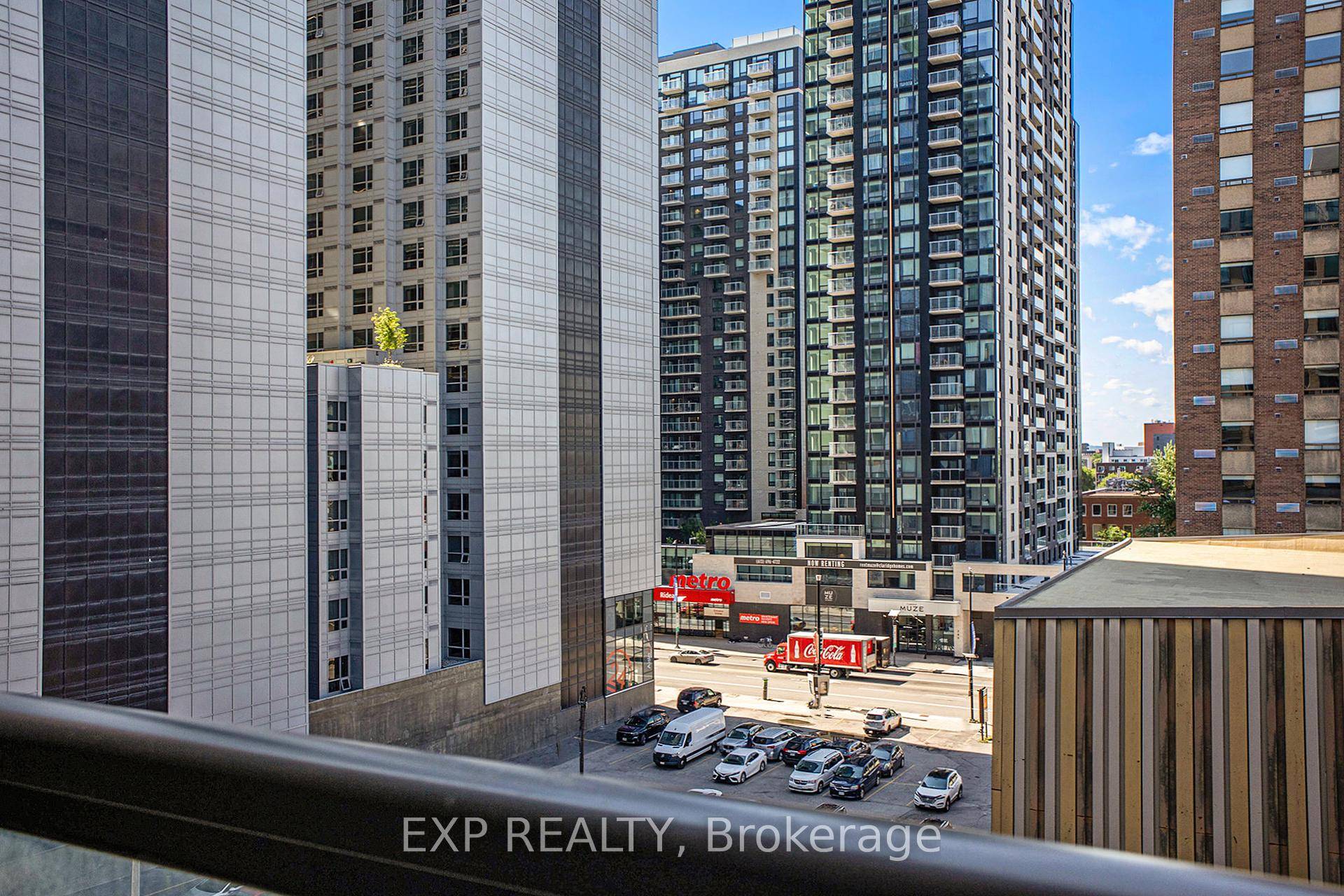 Priced to sell ! ! Experience luxury city living in this modern 1 bedroom condo featuring hardwood floors, granite counters, in suite laundry, and a private balcony with stunning views.