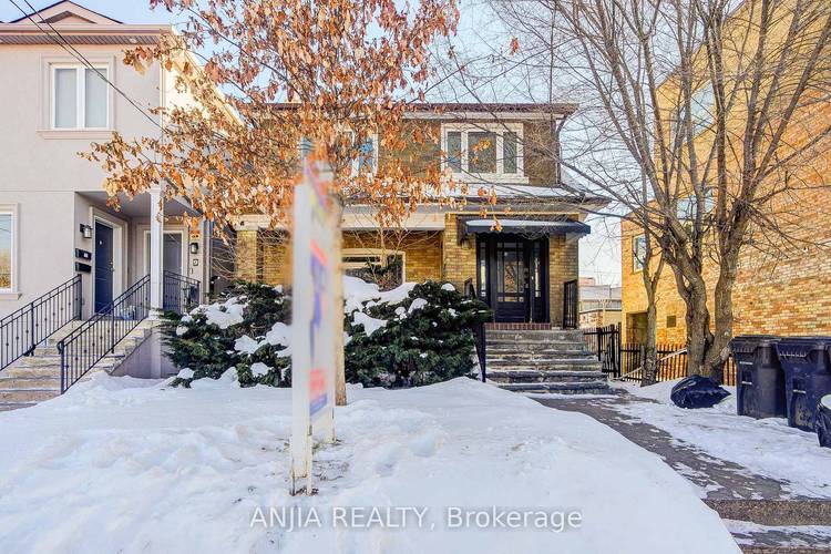 Looking for a charming home in a desirable neighbourhood ?