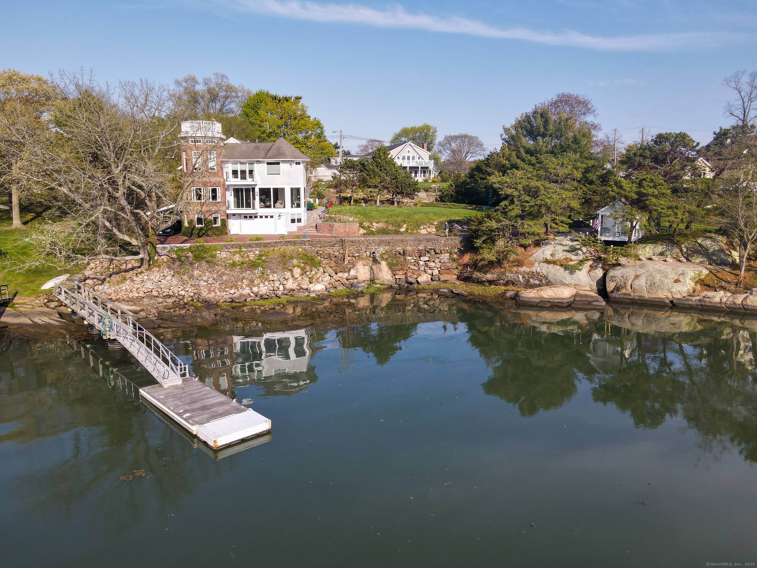 Luxurious Waterfront Summer Retreat in Sachems Head.