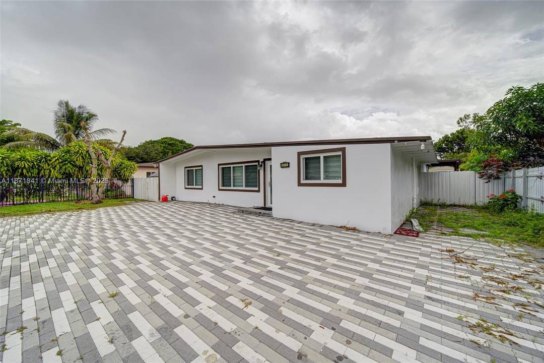 Beautiful Home in North Miami with Pool !