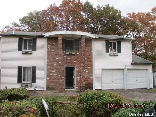Spacious Colonial with 8 rooms 4 beds and 1.