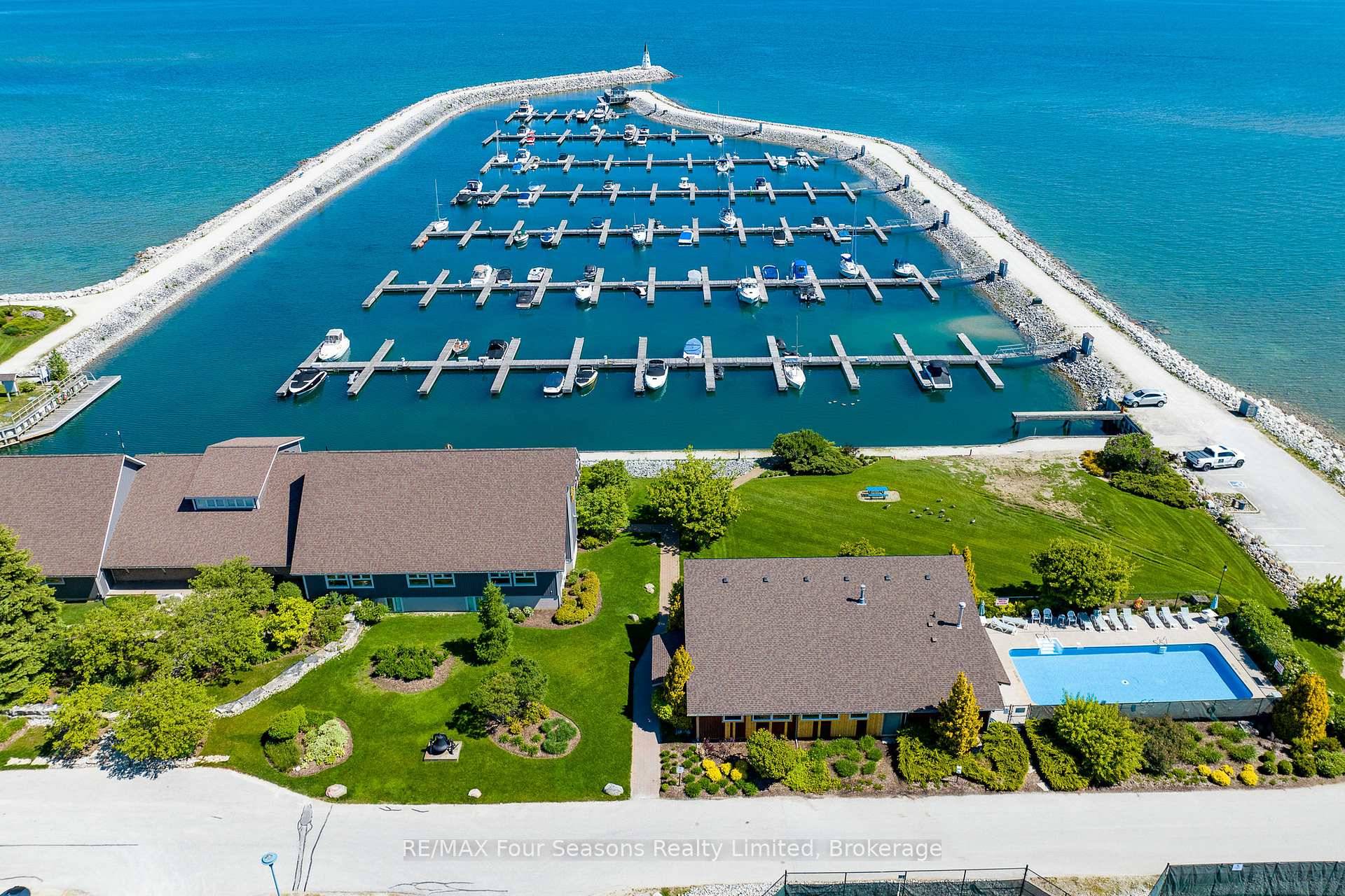 LIFESTYLE AT LIGHTHOUSE POINT PREMIER GATED COMMUNITY ON GEORGIAN BAY !