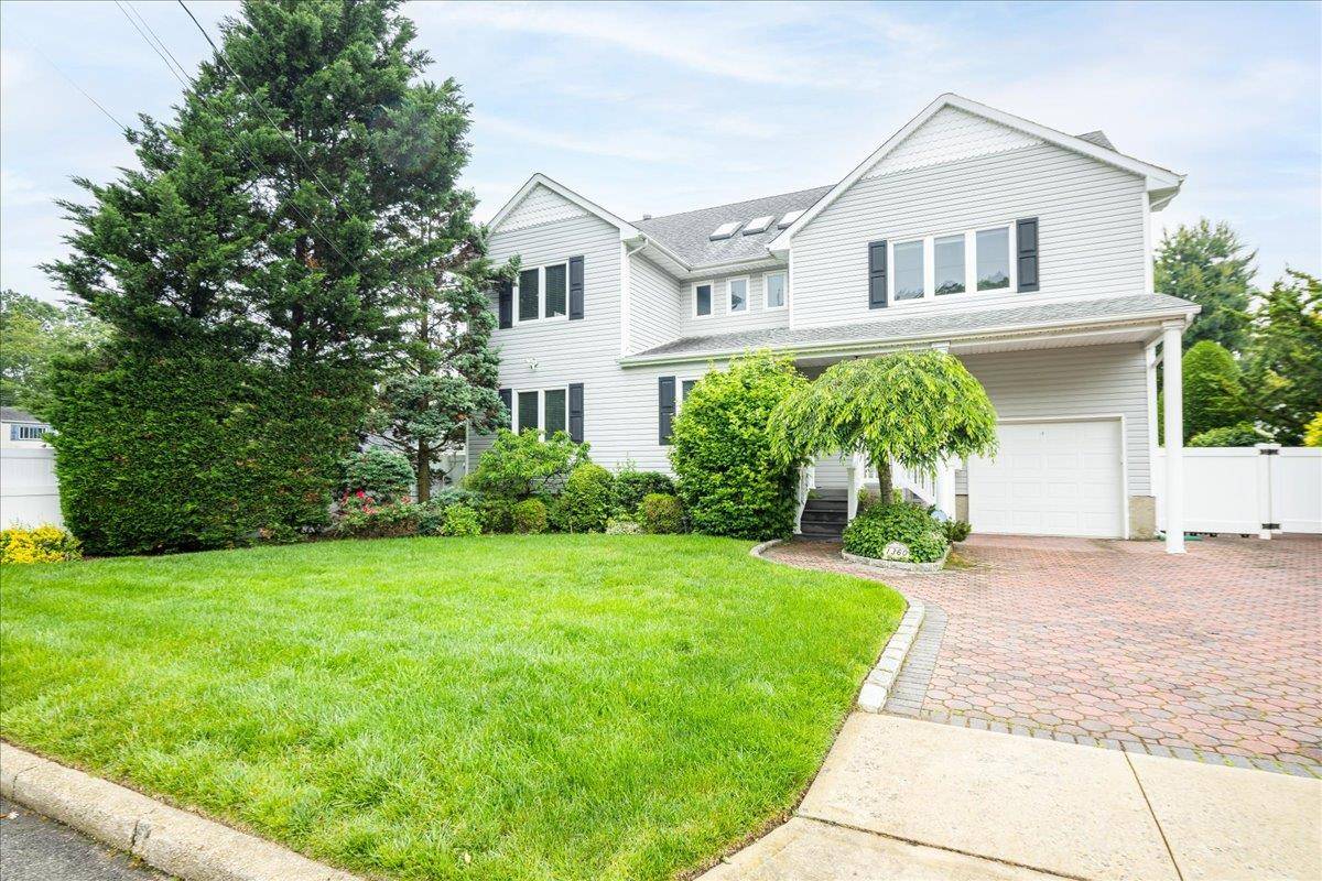 WOW, WOW, WOW This Spectacular 5 Bedroom 3.