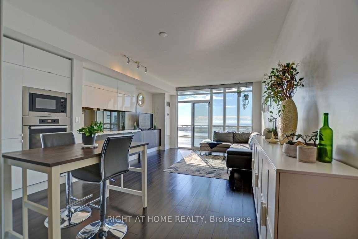 Gorgeous Unit Wid South Exposure, Unobstructed Lake Ontario, Billy Bishop Airport, Toronto Island, Canoe Landing Park View.