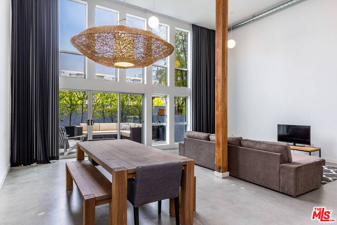 4215 Glencoe Ave 2BR Marina Del Rey La