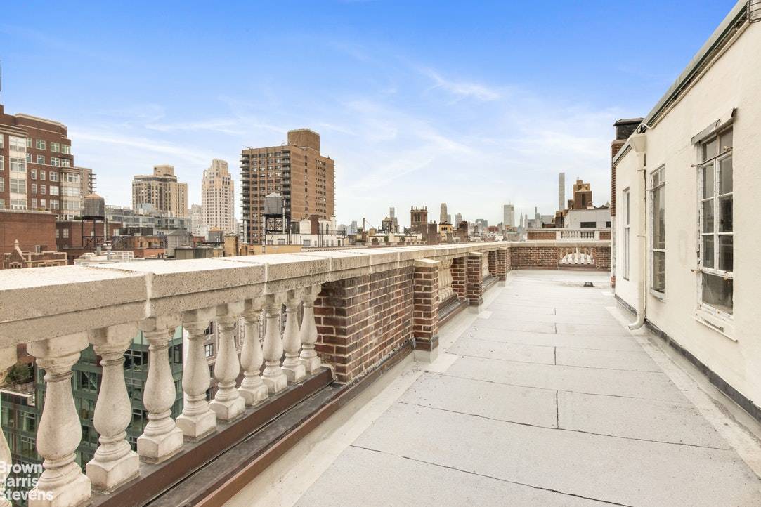PARK AVENUE TERRACED OASIS A unique opportunity to design and customize a private haven atop the 14th floor of a distinguished prewar Park Avenue cooperative in Carnegie Hill.
