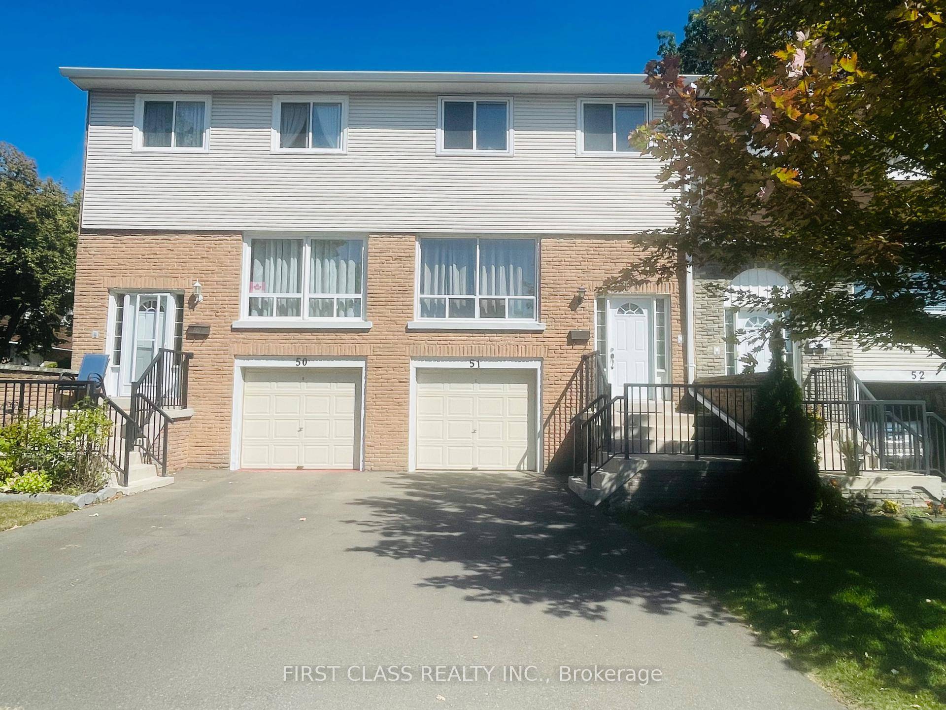 Well Maintain Home Spacious 3 1 Bedrooms Townhome in Erindale Community Located in a family friendly complex, this bright and welcoming home offers hardwood flooring throughout and a fully finished ...
