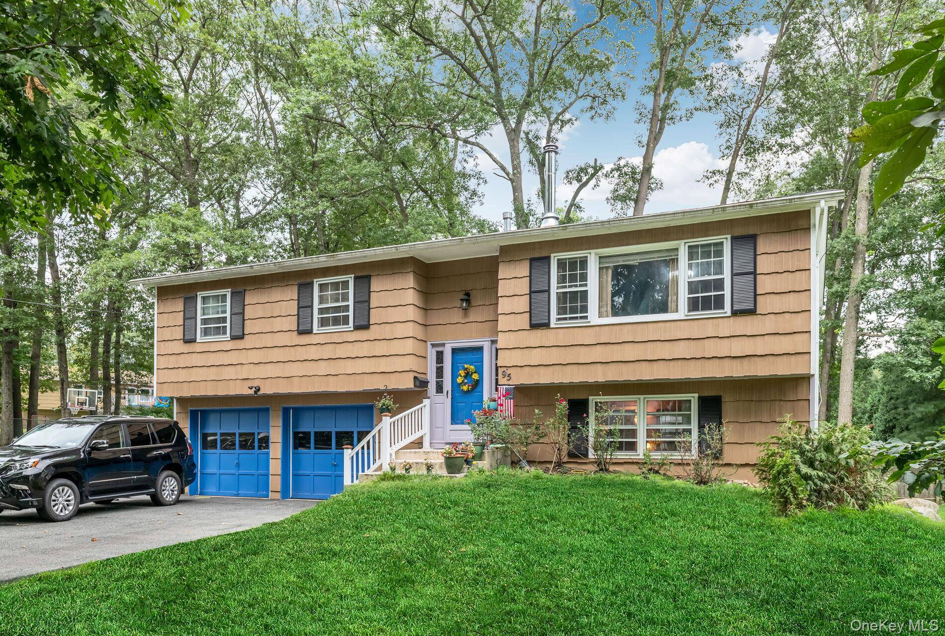 Welcome to 95 Hillside Avenue in beautiful Suffern, NY !
