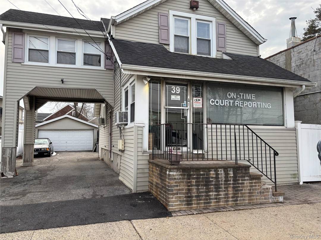 Take advantage of this highly visible, prime location on Jericho Turnpike.