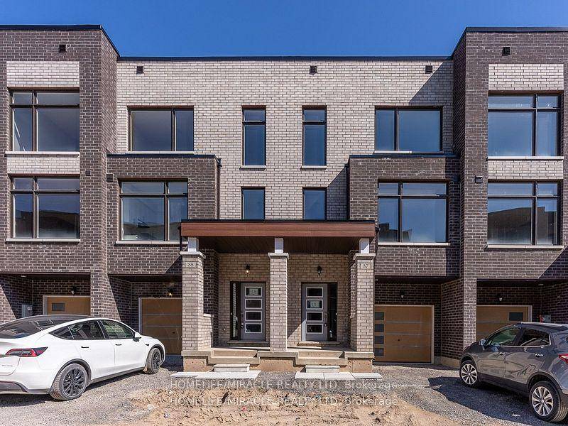 Bright and spacious, 4 Bedroom 4 Washroom executive townhouse available for lease in the prestigious neighborhood of Credit View and Mississauga Road in Brampton.