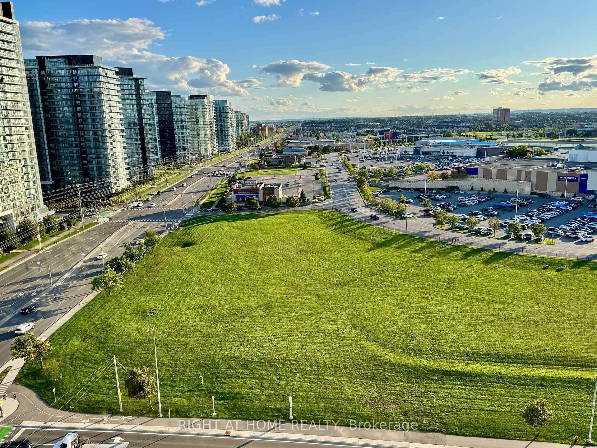 Welcome to the modern living at The Penthouse floor of Kith condos, a brand new never lived in one bed one bathroom with walk in closet, penthouse suite perfectly situated ...