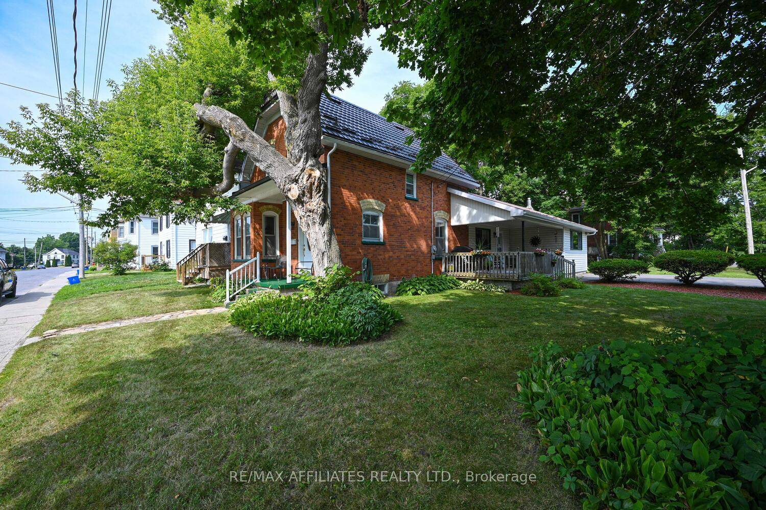 Welcome to this charming 3 bedroom home that beautifully blends the character of yesteryear with the modern conveniences today's families desire.