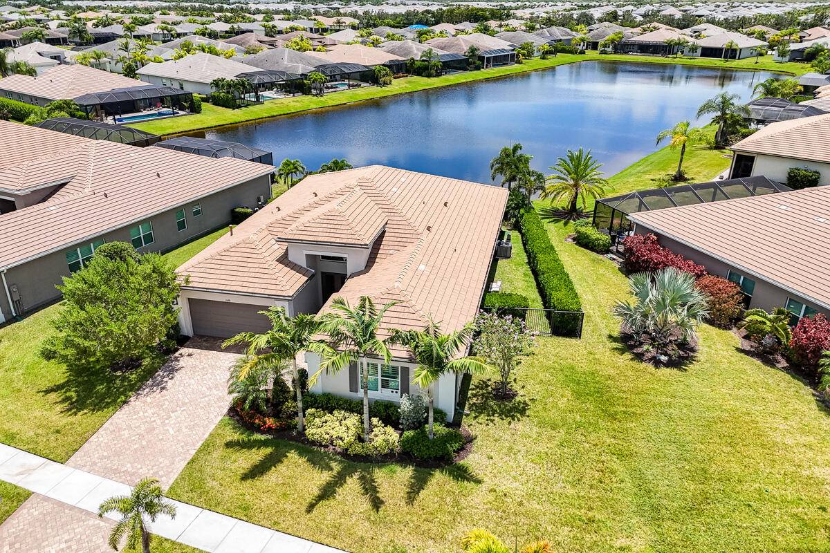 Prepare to be captivated by one of the most desirable views in Riverland.