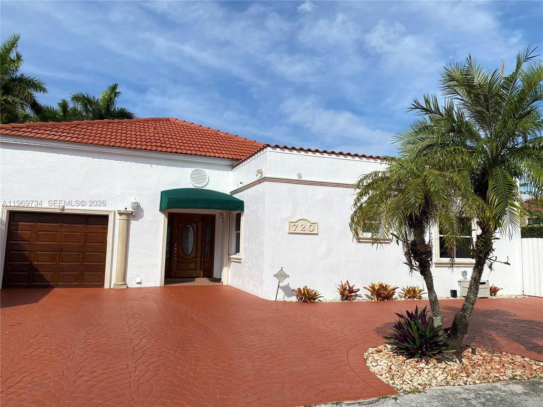 Gorgeous amp ; Spacious 3 BD 2 BA SFH in excellent condition, located in a Prime, Central Neighborhood.