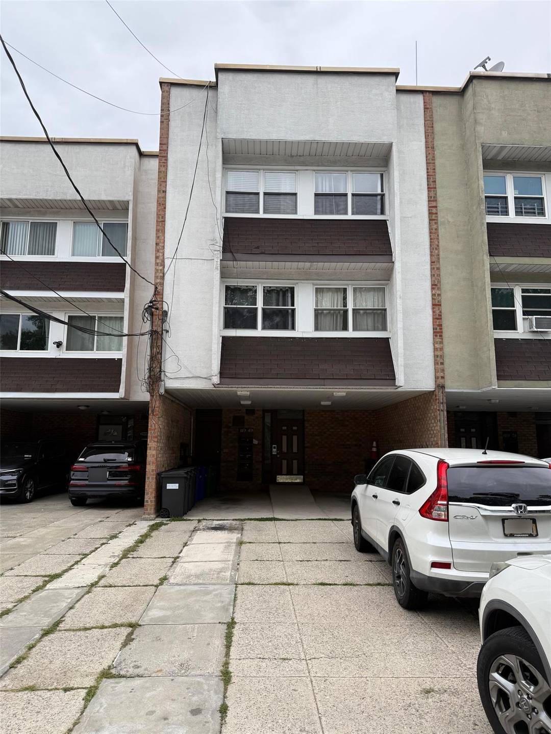 Just listed ! Great Investment for an investor or for end user.