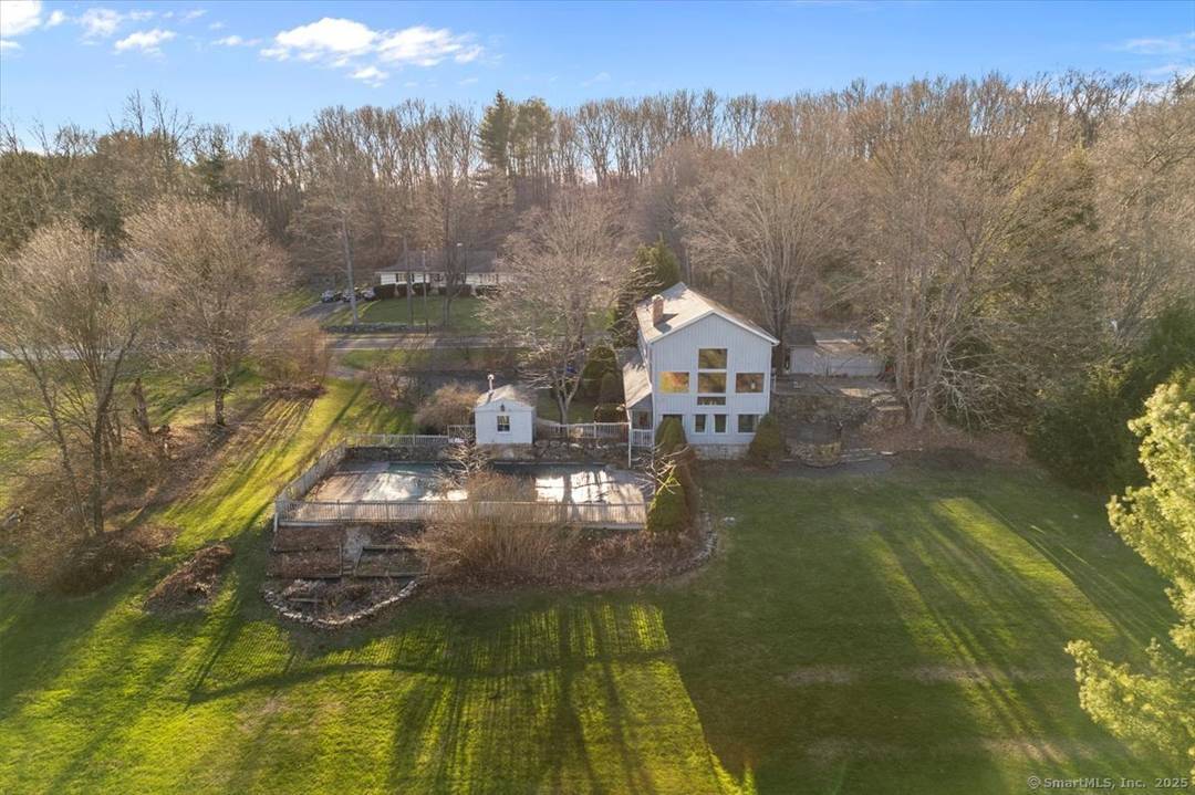 Built in 1900 as a barn and converted to a home in 1990, the architecture fuses countryside charm and mid century design two contrasting genres married to create an interesting ...