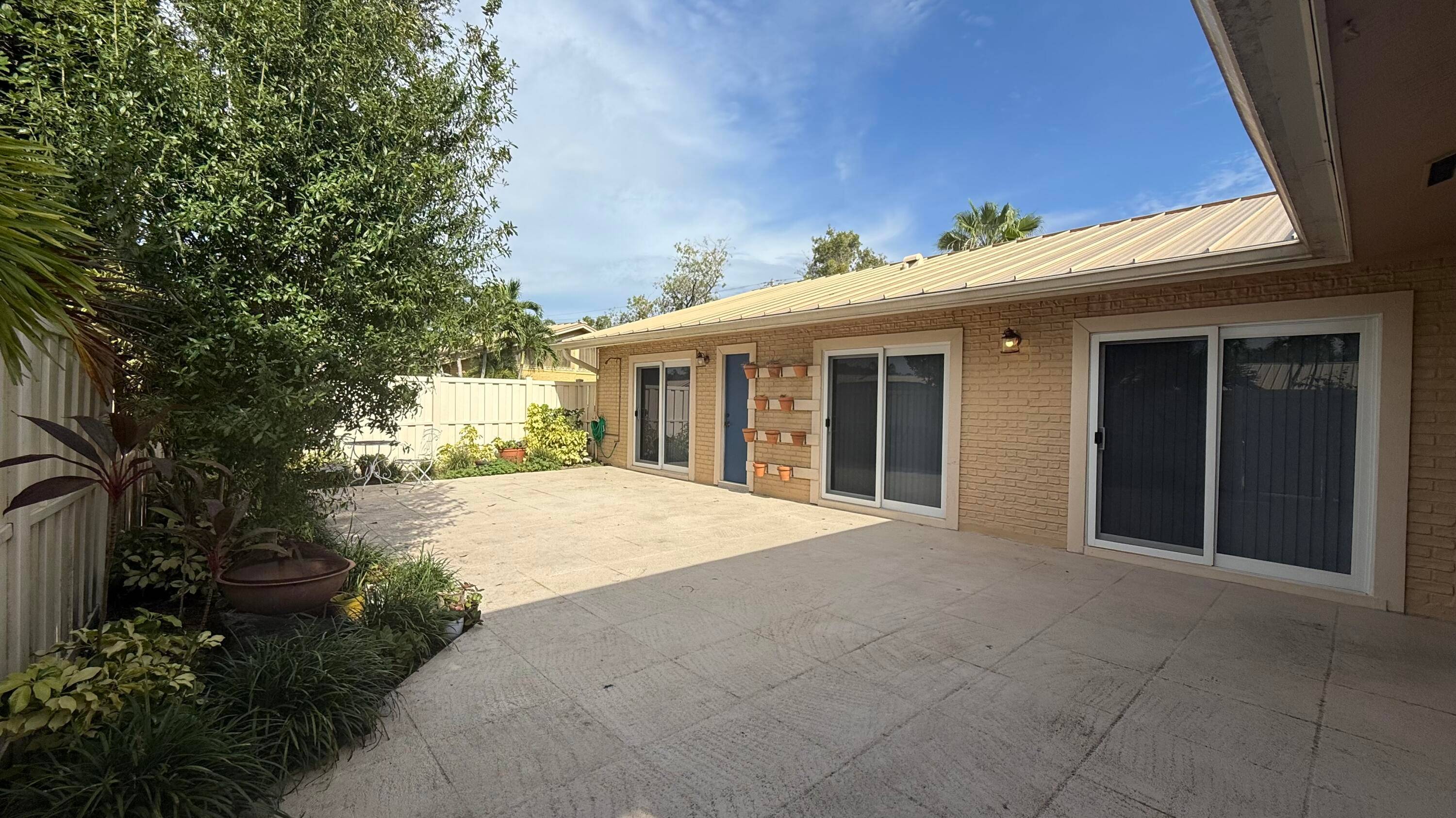 Gorgeous 3 Bedroom, 2 Bathroom Villa in Palm Beach Gardens !