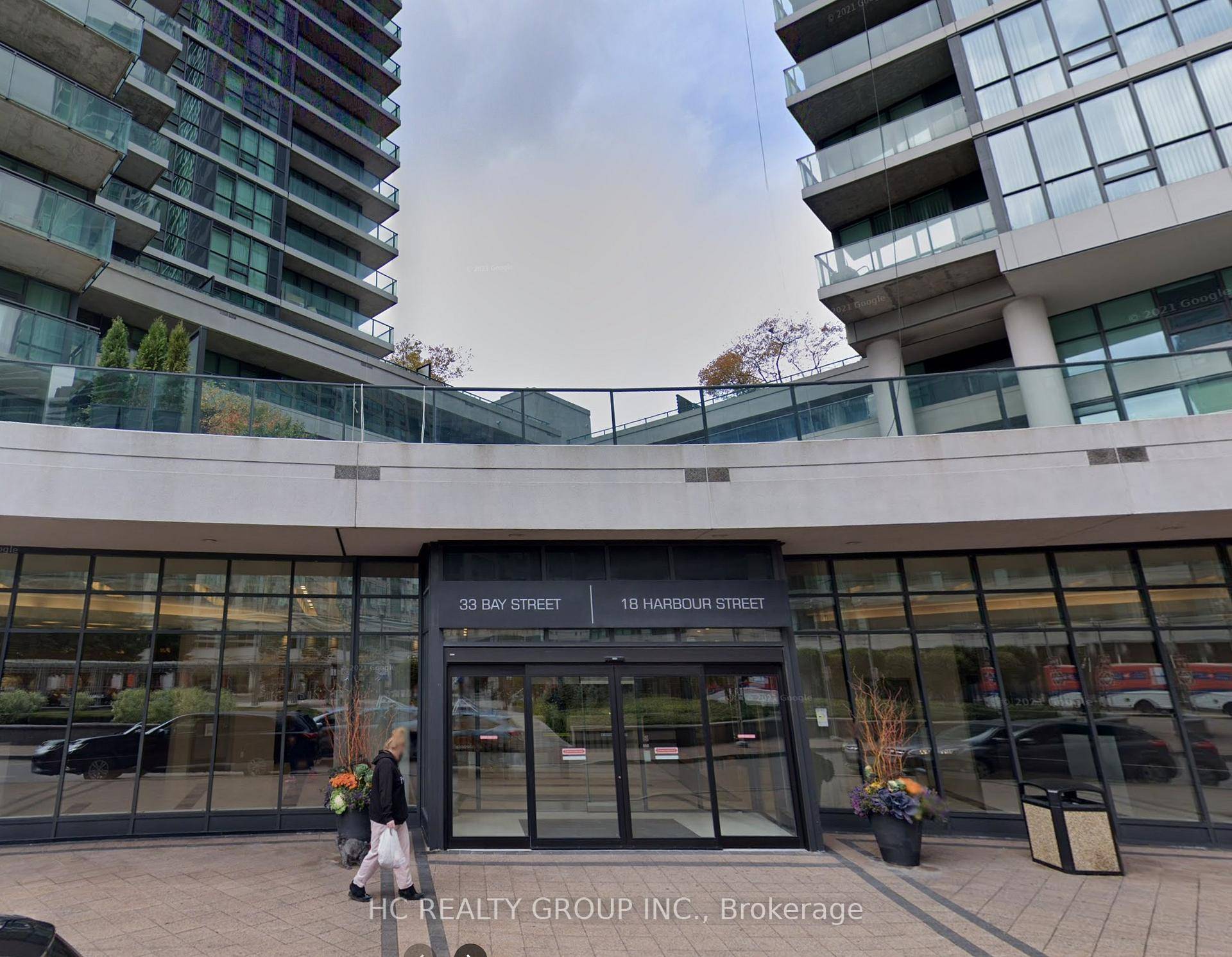 Luxury Harbour Front Pinnacle Success Tower, 2 Large Bedrooms 2 Bathrooom Lakeview Corner Unit With Salt Water Swimming Pool, Fitness Centre, Squash Court Etc,.