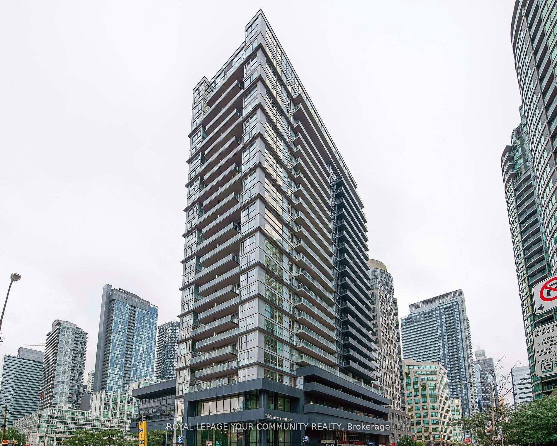 Welcome to this fantastic open concept one bedroom, one bathroom condo 575 Sq.