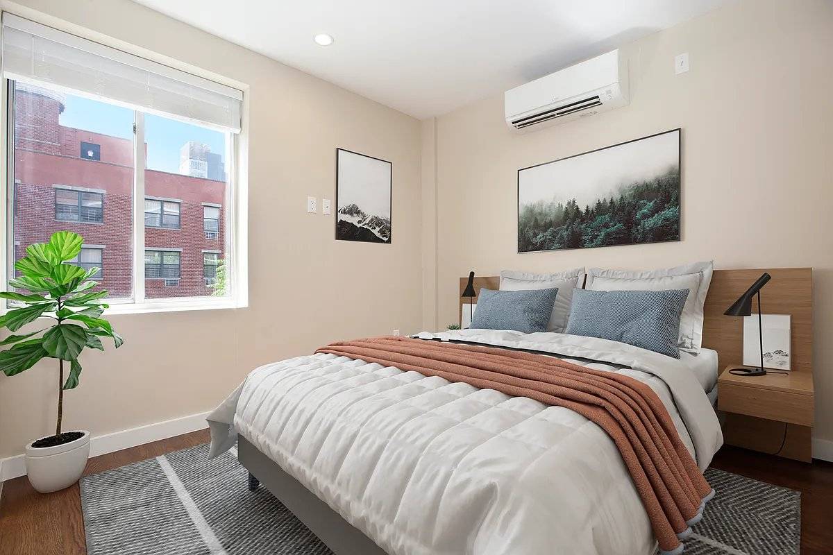 Renovated large 2 bedroom at 99 Suffolk Street !