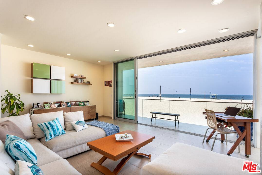 1 Driftwood St 3BR Marina Del Rey La