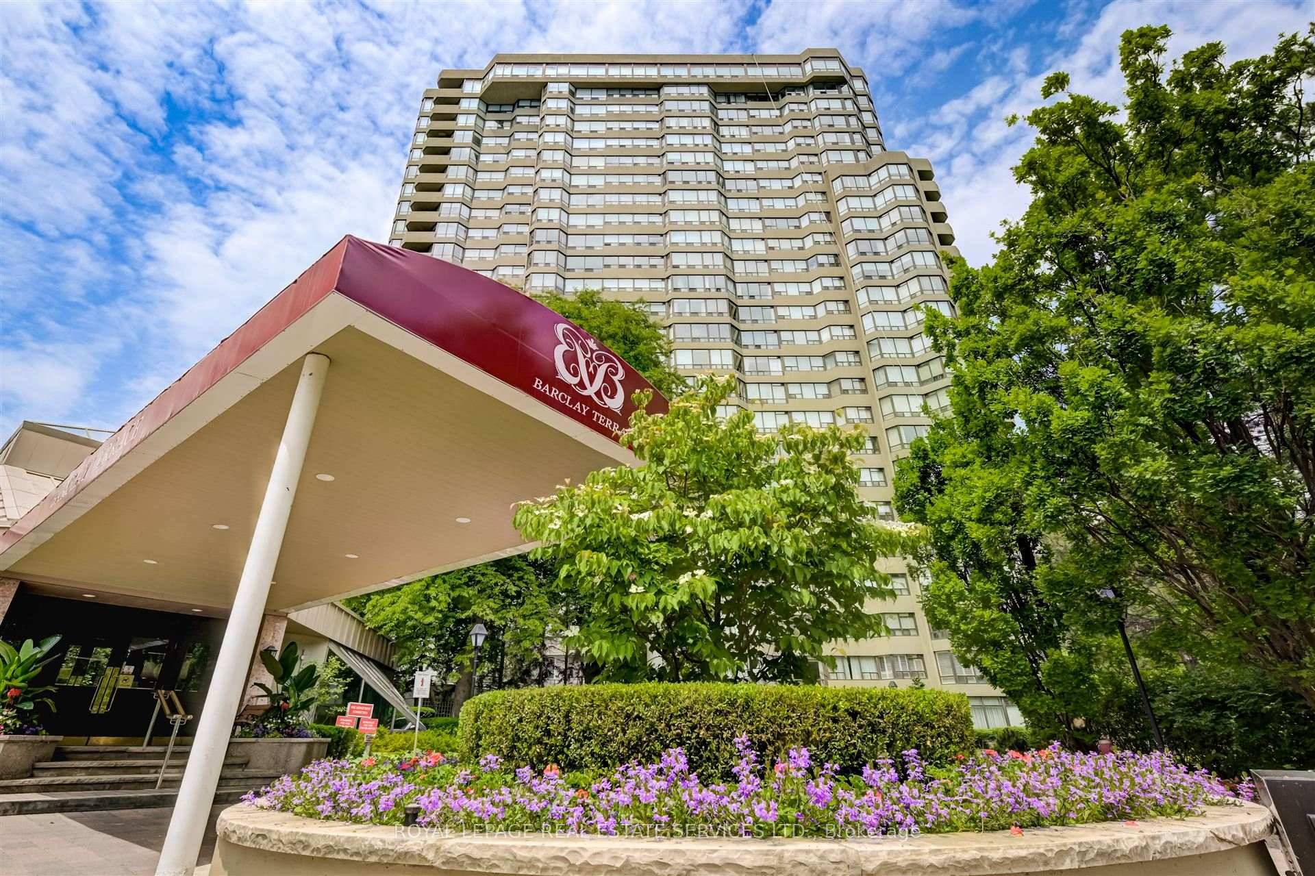 If you're searching for a spacious suite in a building with fabulous amenities then Barclay Terrace is the perfect place for you !