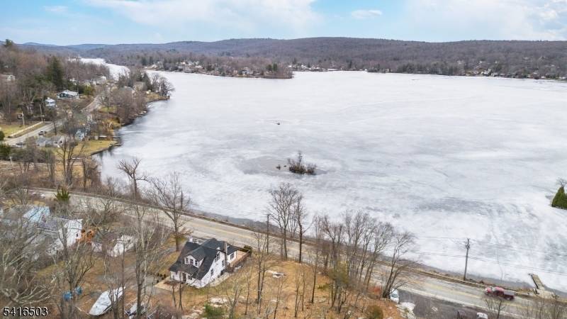 Located in the desirable West Milford Upper Greenwood Lake community, residents have the option to join a private powerboat lake association offering beach access, a boat ramp, and clubhouse amenities ...
